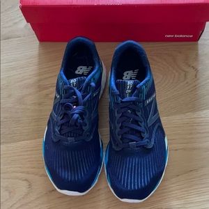 NEVER WORN NEW BALANCE RUNNING SHOES